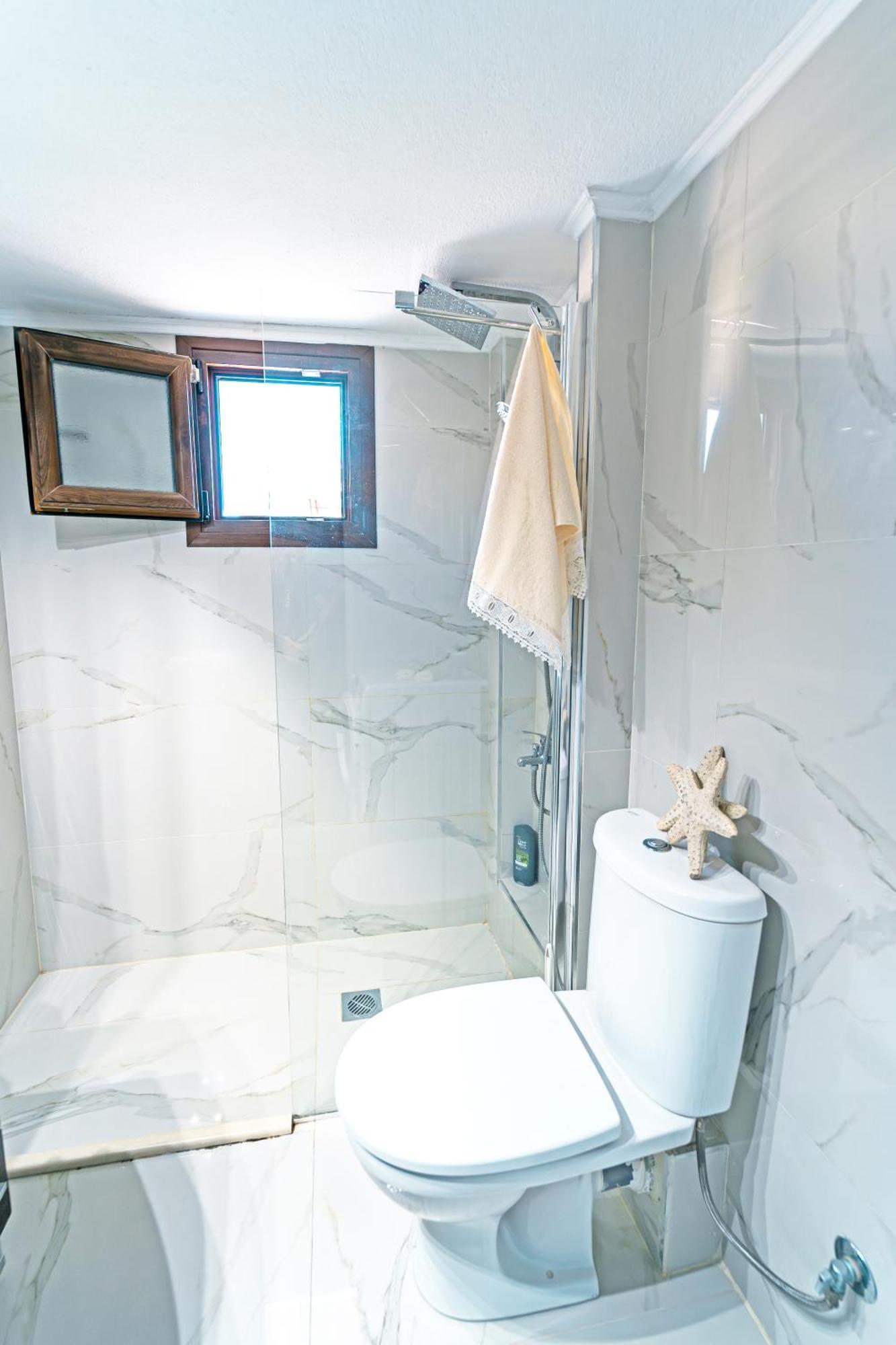Luxury And Sunny 250 Mts From The Beach!! Apartment Peraia (Thessaloniki)